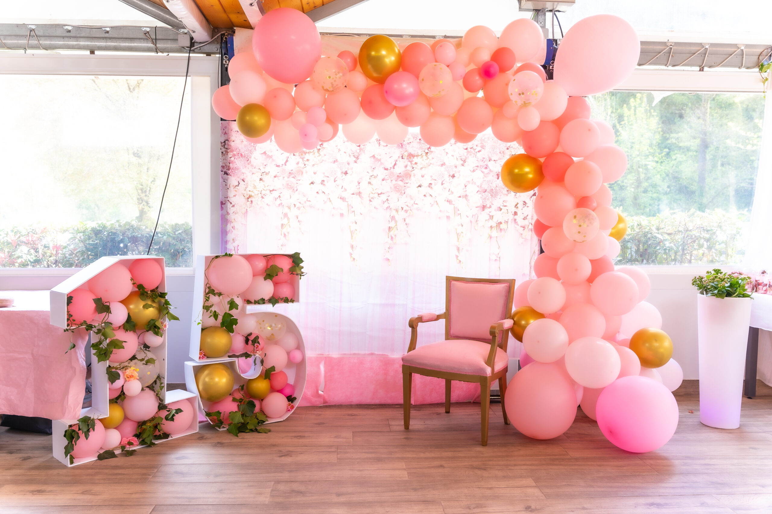 Quick and easy: how to hang your balloon garland